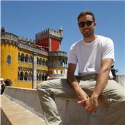 Ingeniero Químico Superior con máster en profesor de ESO, Bachiller y FP especialidad de matemáticas.